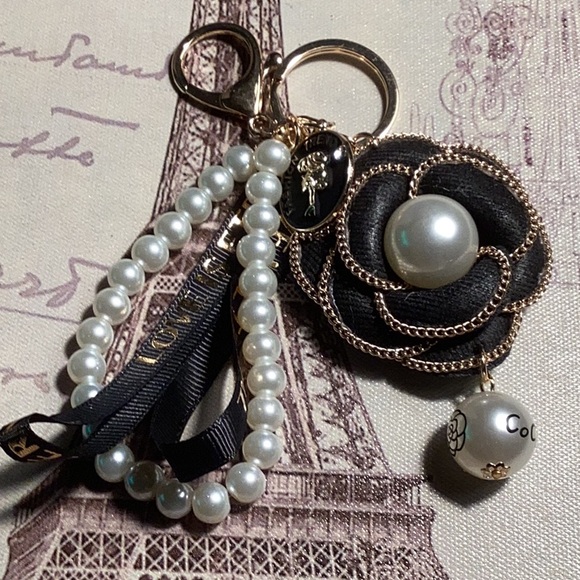 NEWT CAMELLIA KEY CHAIN and 3 Colors. - Picture 6 of 10